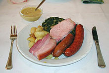 Grünkohl mit Pinkel, Kochwurst, Kassler und Speck