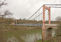 Le pont de Bessières, vu de la rive sud.