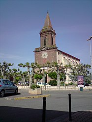 L'église de Seysses sur la place de la Libération, en 30 December 2009.