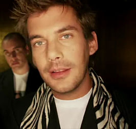 Ruben Nicolai in de clip Lekker gewoon (2008)