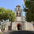 Depuis la place devant la façade.