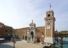 Ang nag-unang gate sa Venetian Arsenal