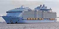 SymphonyOfTheSeas (cropped) 02