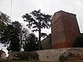 Tour extérieure du château.