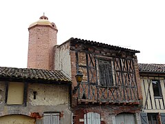 Maison à colombages et tour du Gouverneur.