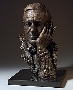 Busto de Ian Fleming.