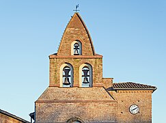 Le clocher-mur de l'église Saint-Vincent.