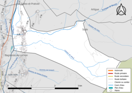 Carte en couleur présentant le réseau hydrographique de la commune