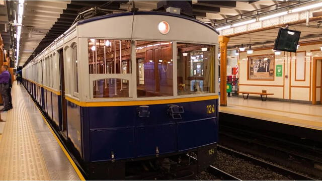 En 2023, Subterráneos de Buenos Aires S.E. invitó a vecinos de Buenos Aires a viajar en los clásicos coches La Brugeoise, que recorrieron la ciudad durante casi 100 años. Foto: Prensa/Sbase   