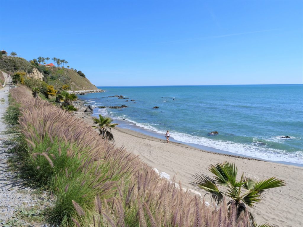 plaże Benalmadeny prowincja Malaga