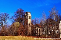 STARE JAROSZOWICE - Kościół poewangelicki.  (GPS - 51.2105 / 15.6214.)