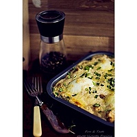 Baked eggs with wild rice, mushrooms and bran. The big, healthy breakfast or a light lunch.