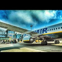 Polska #poland #airport #airplane #ryanair #lotnisko #gdansk #london #londyn #samolot #travel #podroz #instamood #follow #followme #fotopawelolsztyn #instadaily #goodtime #cool #photooftheday