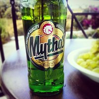 Znane smaki tym razem ;) Nadal lipa i wieje od morza. Jakiś #gyros i caciki mi po głowie chodzo!!!111 #greek #beer #mythos.