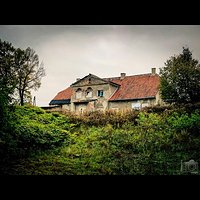 Dworek Grzymałów - (tył budynku os strony jeziora) #olsztyn #polska #poland #jesien #scary #dworek #grzymalow #olds #house #home #palace #palac #dom #warmia #track #mazury #xperial #fotopawelolsztyn #follow #followme #goodtime #lubiepolske #loves_poland #