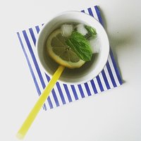 Woda z cytryna i miętą :) #woda #water #drink #napoj #lemon #stripes #yellow #mint