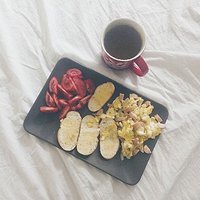 Vsco #vscocam #breakfast #scramledeggs #tomatoes #likeit #orange #tea #pyszności 