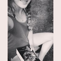 Girl #polishgirl #instagirl #plait #legs #books #trylogia #igrzyskaśmierci #wpierścieniuognia #kosogłos #suzanne_collins #summer #holidays #freetime #chwilaodpoczynku #hot #smile #black #and #white