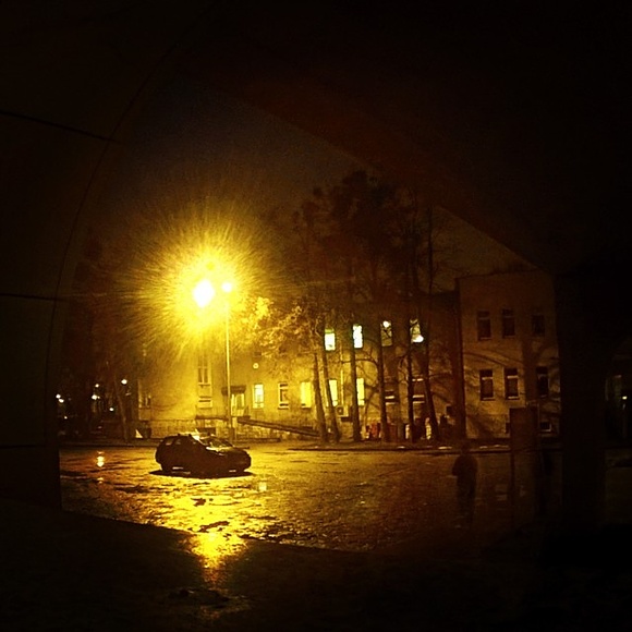 Ciągle pada. #deszcz #rain #noc #night #longexposure #dlugaekspozycja #szpital #hospital #weigla #fisheye #fisheyelens #wroclaw #kochamwroclaw #igerswroclaw #ilovewroclaw.