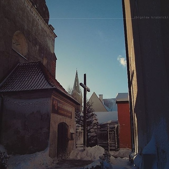 Warmia #kochamy_warmie #poland #Polska #kościół #kościoły @kochamy.warmie #warmia #sacrum #samsung #nikon #nikonphotography #nikon_photography #winter #zima #śnieg #barczewo @powiatolsztynski #krzyż #street_photo #city.