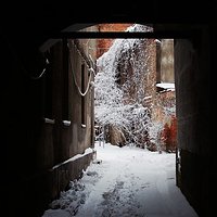 Warmia #kochamy_warmie #poland #Polska #street_photo #street #nikonphotography #samsung #nikon #bramy #kamienice #zima #śnieg #winter #natural #światłocień #warmia #warmia_fotograficznie #kochamy_warmie #nikond7100 #time #olsztyn #olsztynkocham #miastools