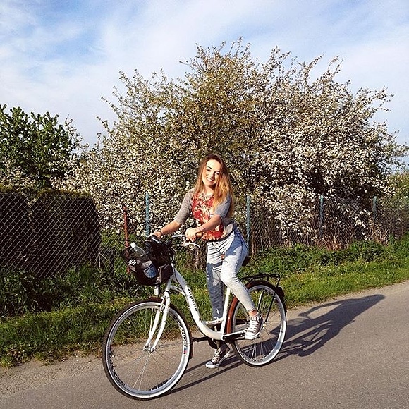 ☺️#bike#trip#me#smile#happiness#polishgirl#friends#goodtime#igdaily#nature#beautiful#spring#love#sport#fit#gym#cardio#time#session#ootd#sporty#look#followme#ddob#brunette#sun#sunshine#perfect#xoxo