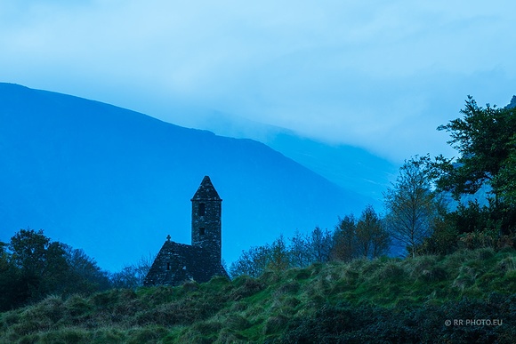 Glendalough w zimnym niebieskim kolorze