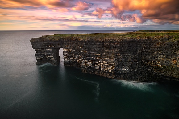 Potężny łuk skalny - Irlandia