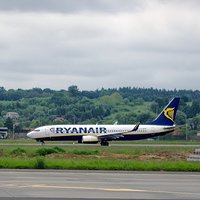 Boeing 737-8AS EI-EFM at Kraków-Balice airport