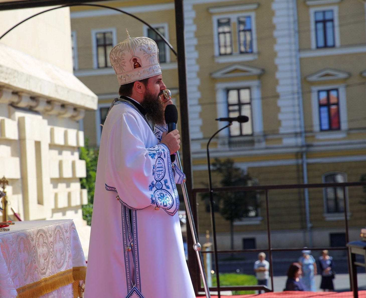 “STRIGĂM DUPĂ HRISTOS ȘI NE ȚINEM DE EL! <i>Ce-avem de făcut altceva, pentru izbăvirea noastră ca persoane și ca popor, decât să ne ținem cu îndârjire de Hristos?”</i> – PS BENEDICT BISTRIȚEANUL (VIDEO, TEXT)