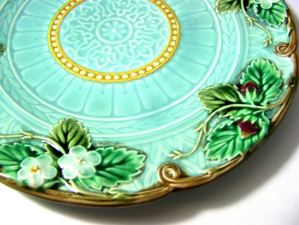 тарелки, сервиз XIX в SARREGUEMINES majolica D=21 см