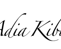 На фото Adia Kibur Accessories