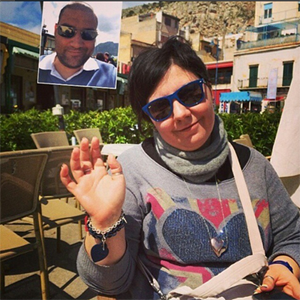 Double selfie at a cafe