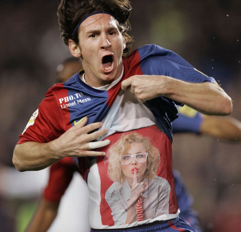 This funny effect places your photo on Lionel Messi's T-shirt