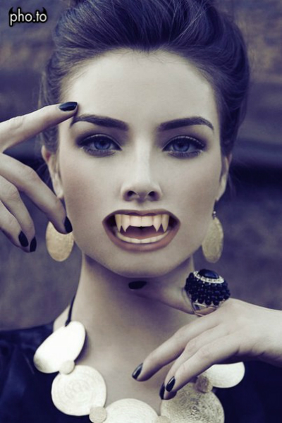 Vampire Teeth Photo Effect