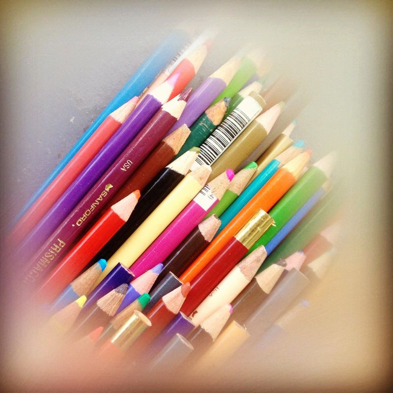 Photo of color pencils with a hard white vignette applied