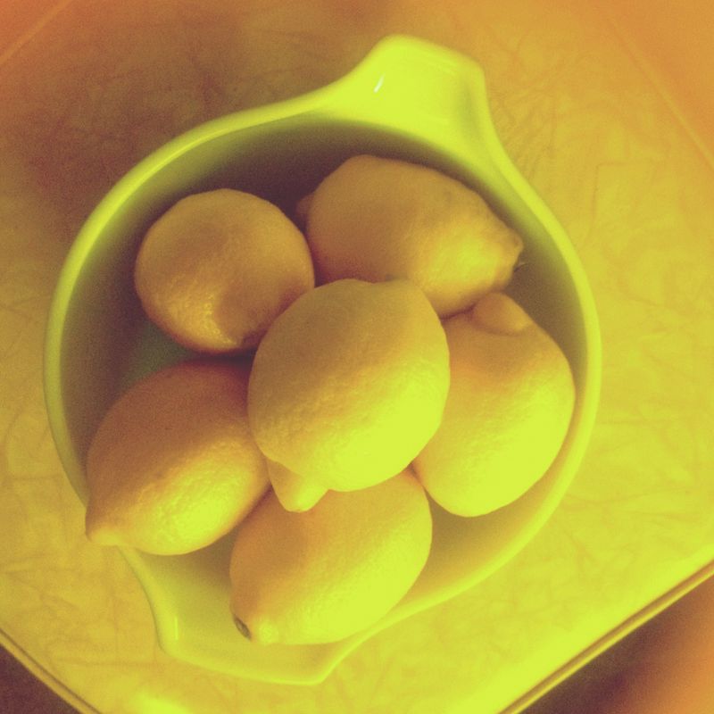 Photo of lemons taken with a Jelly lens Antique to make the shot yellow