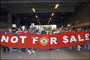 Fans protest at Old Trafford