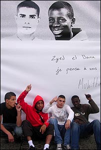 Clichy youths pointing to the picture of the two teenagers killed in 2005