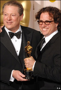 Al Gore and director Davis Guggenheim with the Oscar