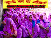 Members of the 'gulabi gang'