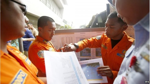 Indonesian search and rescue teams in Surabaya (31 Dec 2014)