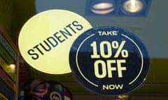 A shop sign tempting students in with a 10% off offer.