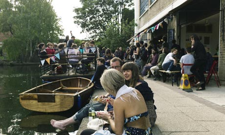 Towpath, Regents Canal, Dalston,
                              London