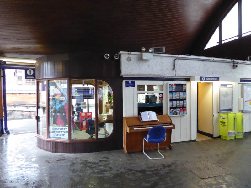 A piano, and an entrance to platform 5 on the left