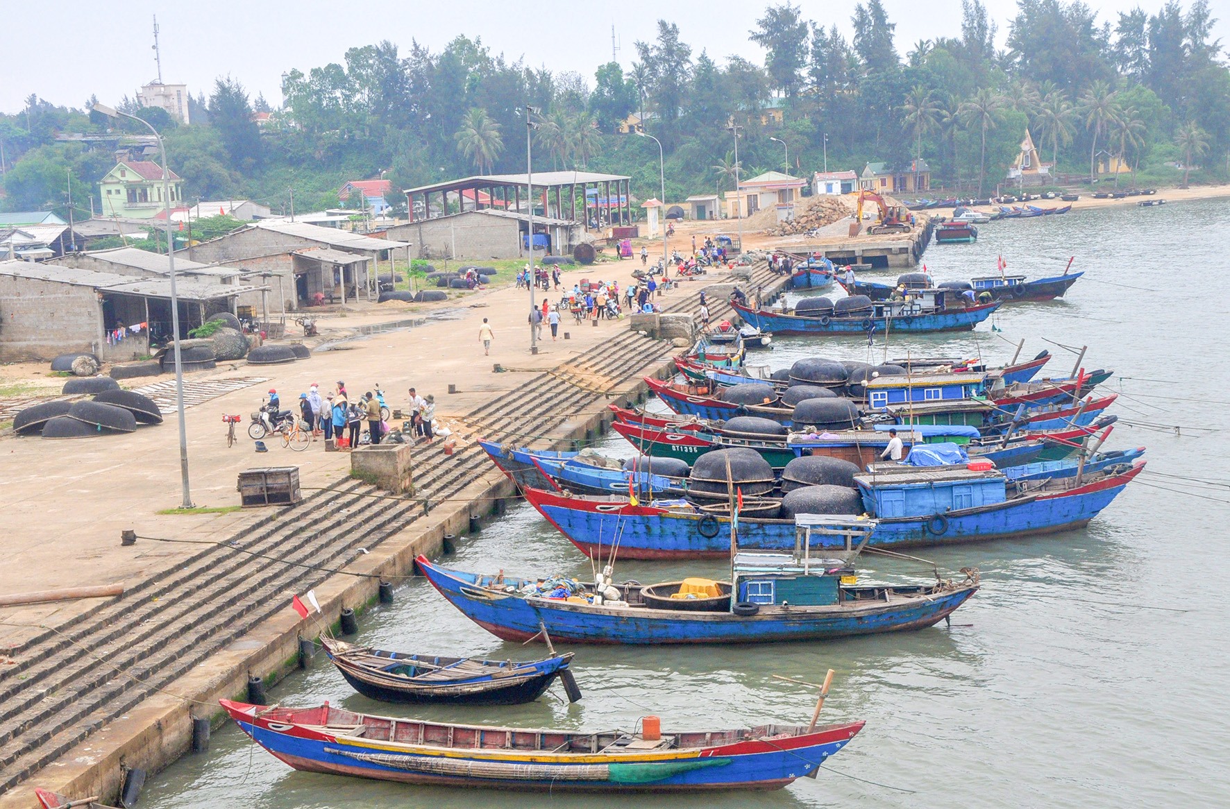 Cảng cá Cửa Tùng sẽ tiếp nhận phương tiện vận tải hàng hóa trong tương lai gần - Ảnh: Q.H